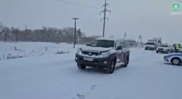 Колонну из 150 авто вывели с снежного плена полицейские ВКО