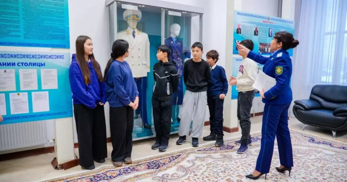  «Заң және тәртіп»: Астана прокуратурасы оқушыларға ашық есік күнін өткізді 