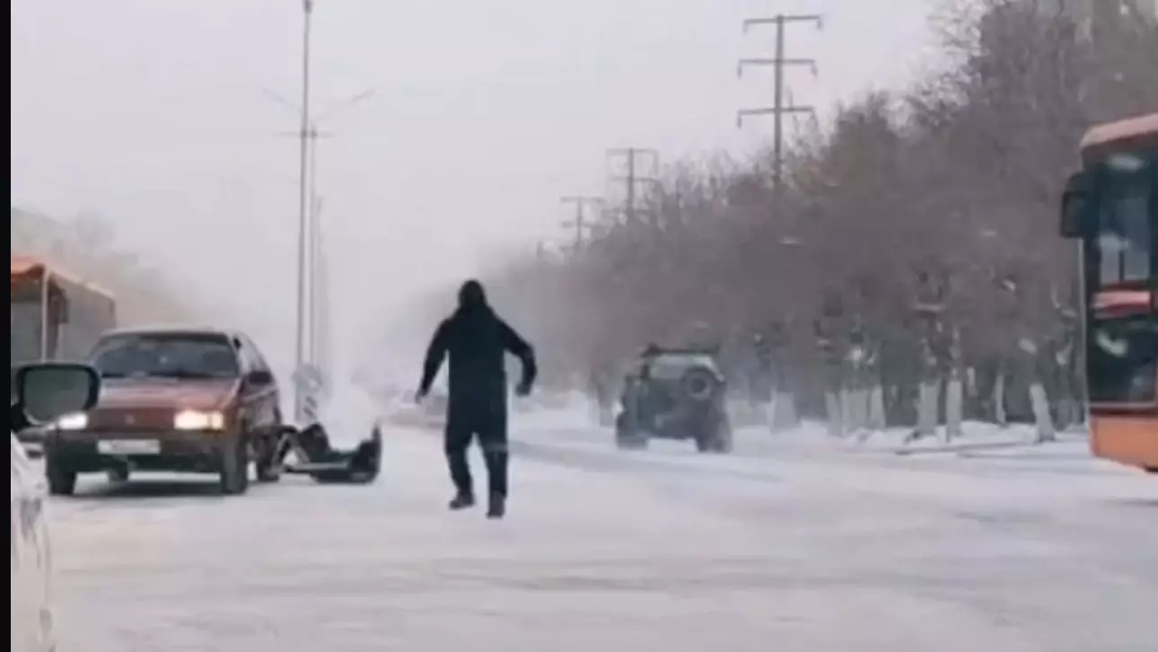 Теміртауда полиция қызметкері өлім аузынан қалды (ВИДЕО)