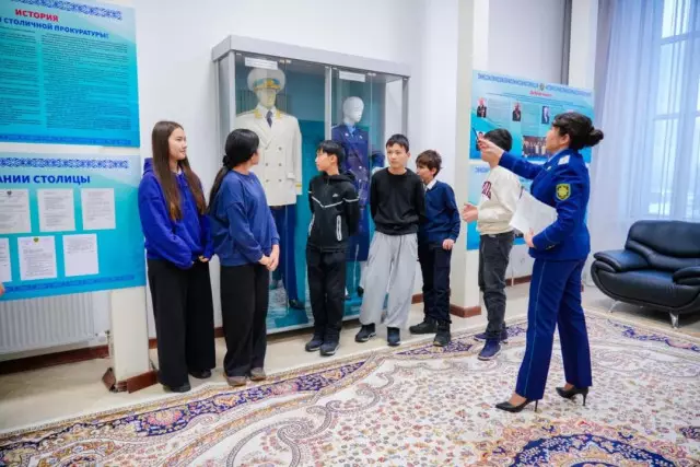 «Заң және тәртіп»: елордалық прокуратура мектеп оқушылары үшін ашық есік күнін өткізді