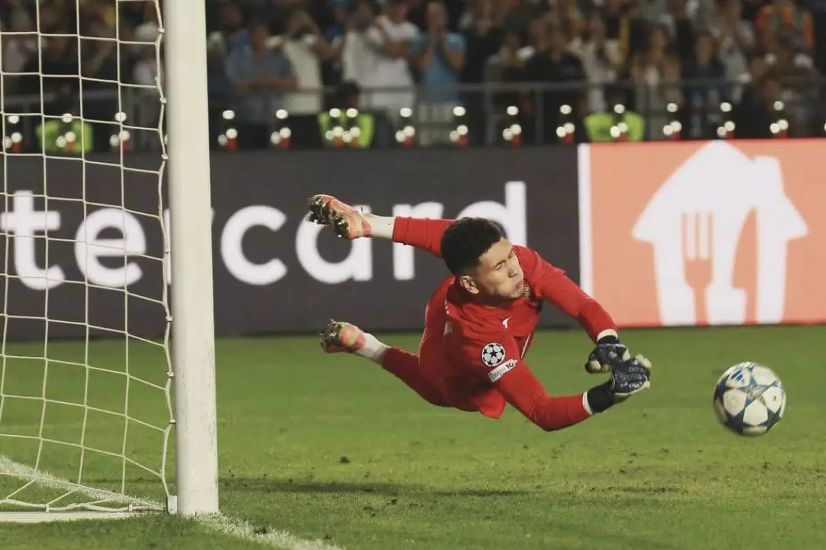 УЕФА Темірлан Анарбековтың сейвін үздіктер қатарына қосты (ВИДЕО)