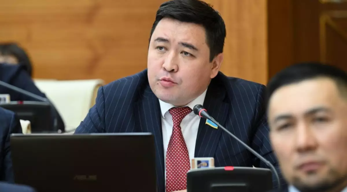 Ерекше балаларды бағып-қағатын маманға 180 мың теңге беру – масқара