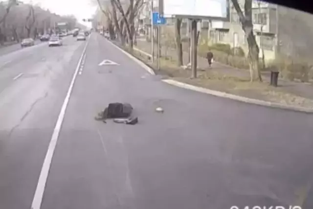 Алматыда бойжеткенді қағып кеткен автобус жүргізушісі қамауға алынды