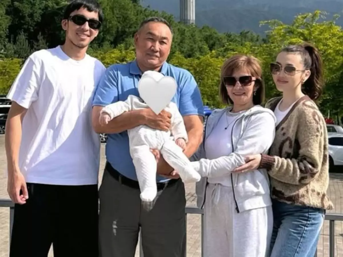 Сын Ерке Есмахан завел аккаунт в сети