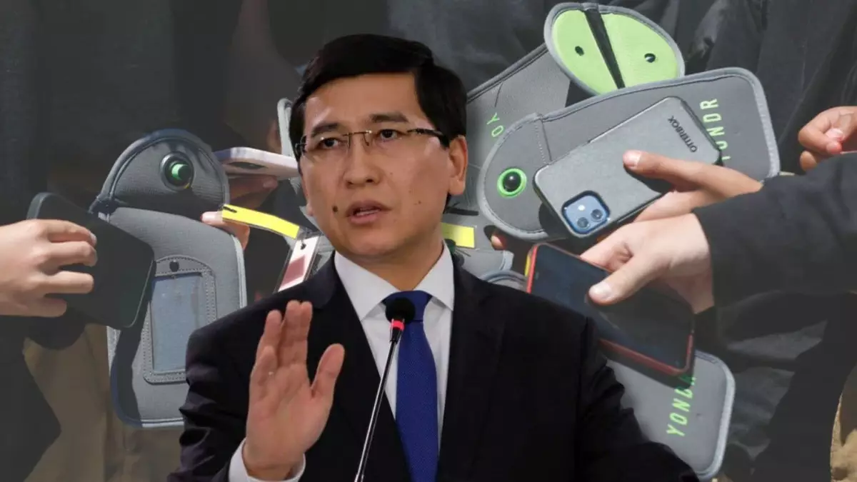 Аймағамбетов мектепте смартфонды шектеуді ұсынды