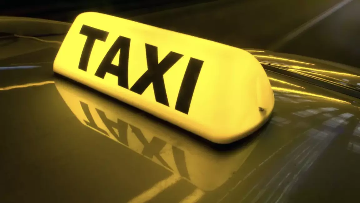 Санкт-Петербургте мигранттарға такси мен жеткізу қызметінде жұмыс істеуге тыйым салынды