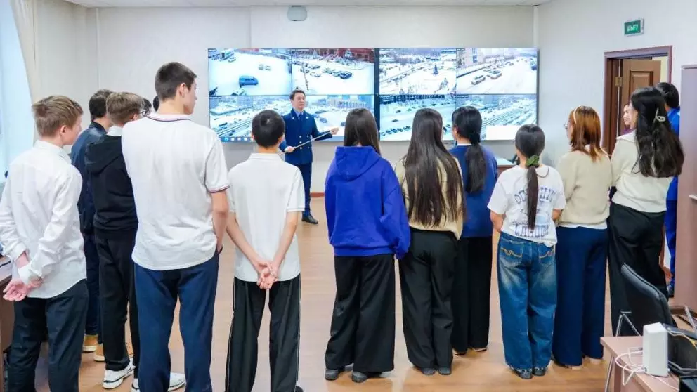 «Заң және тәртіп»: елордалық прокуратура мектеп оқушылары үшін ашық есік күнін өткізді