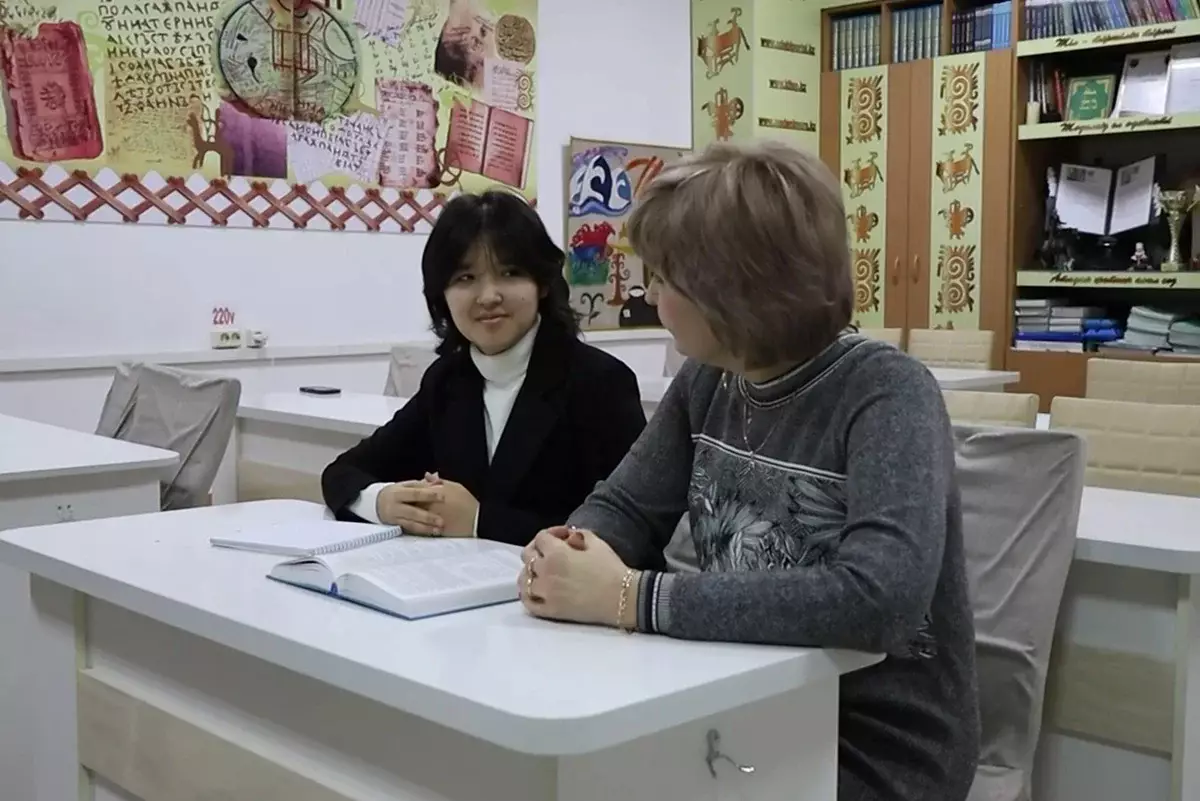 Полиглот из Павлодара: 17-летняя школьница владеет десятью языками
