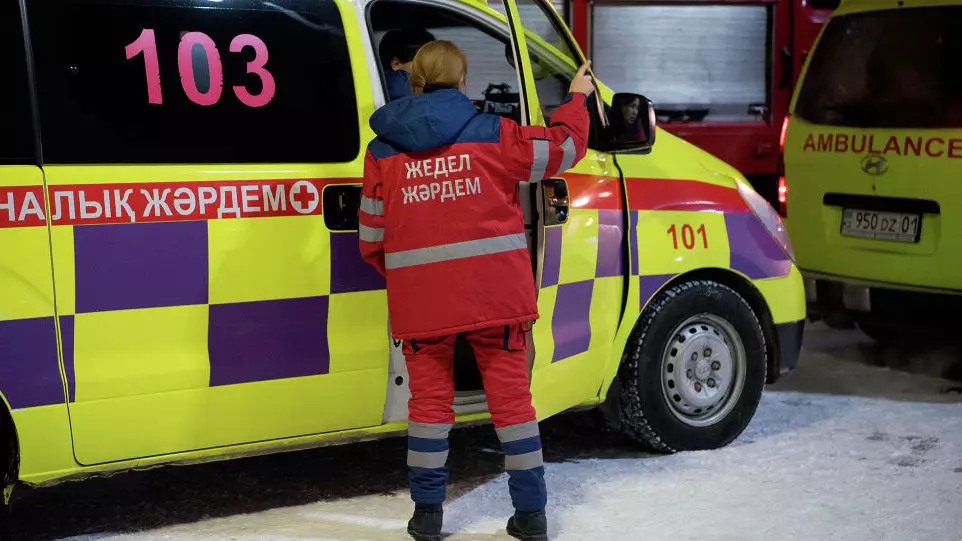 Павлодарда қатарластары 7 жасар баланың тілін кеспек болған 