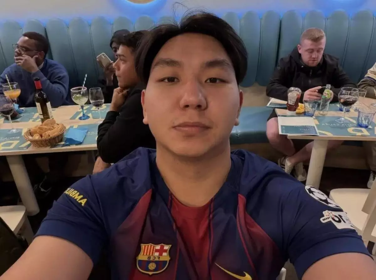 Қырғызстандық жанкүйерді Камп Ноуға кіргізбеді. Себеп – оның түр әлпеті “Барса” фанатына ұқсамайды