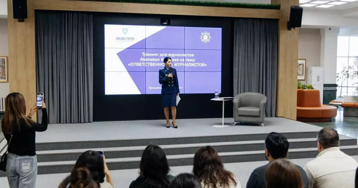 Известный прокурор Айжан Аймаганова провела тренинг в MNU 