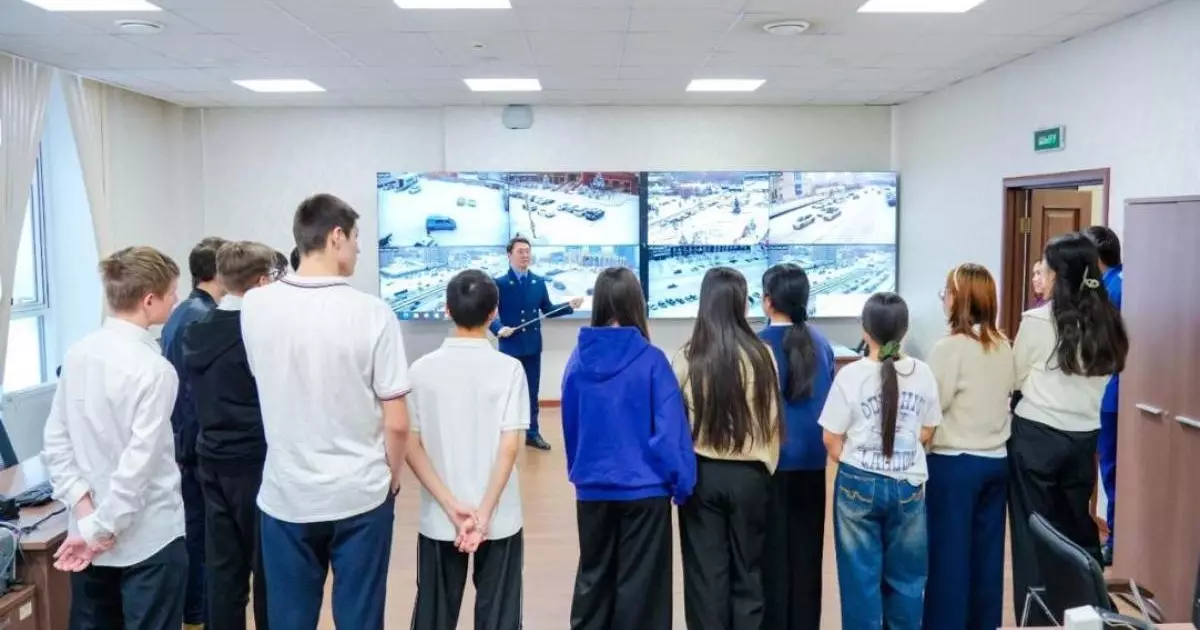  «Закон и порядок»: день открытых дверей провела для школьников столичная прокуратура 