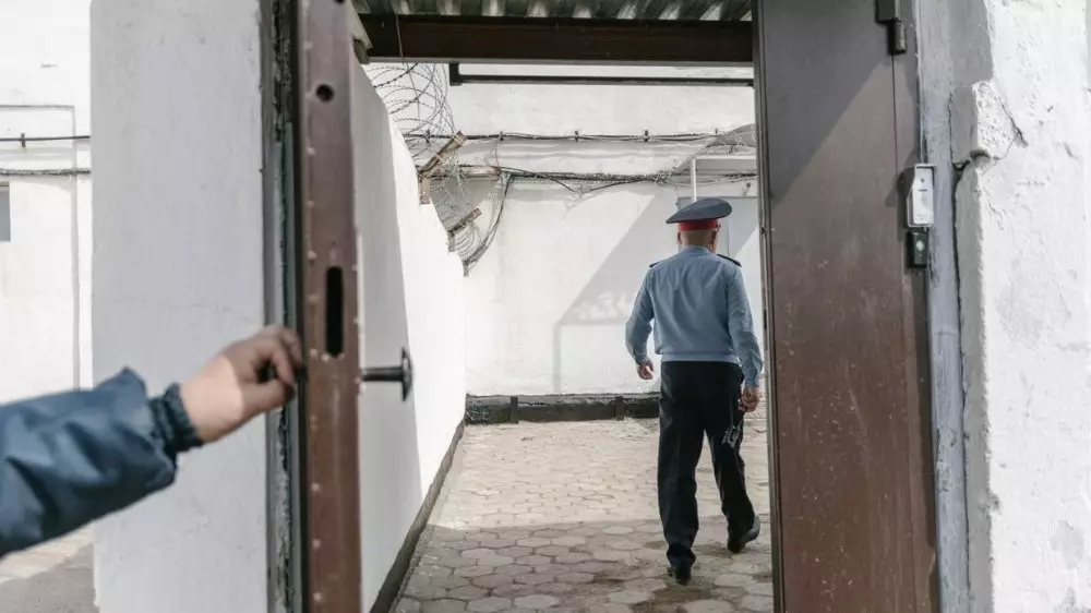 Кабинет, интернет, баня: осуждённый жил под боком начальства колонии в Павлодаре