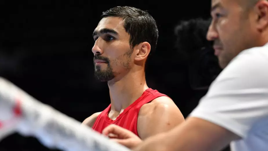 Олимпийский чемпион из Узбекистана победил и гарантировал себе медаль ЧМ-2025