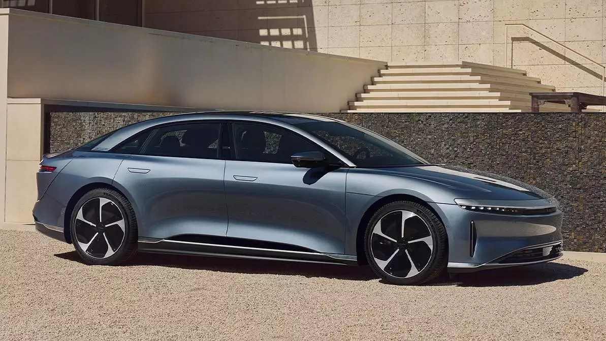 АҚШ-та электрокар төгілген судың кесірінен істен шықты