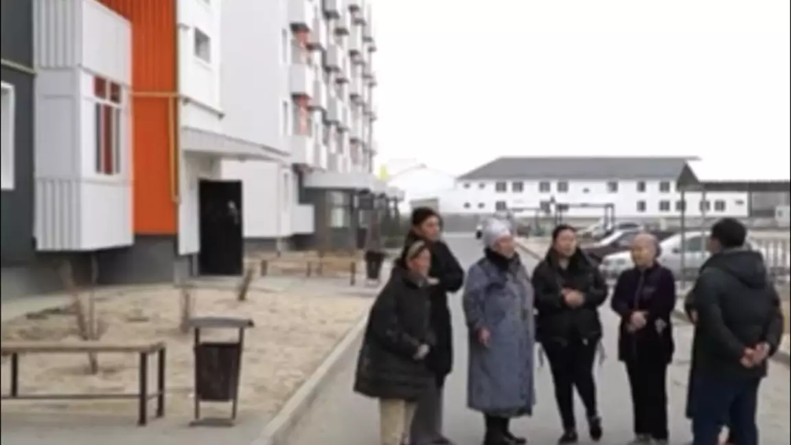 Жамбыл облысында 1,6 млрд теңгеге салынған үйлер бүліне бастады