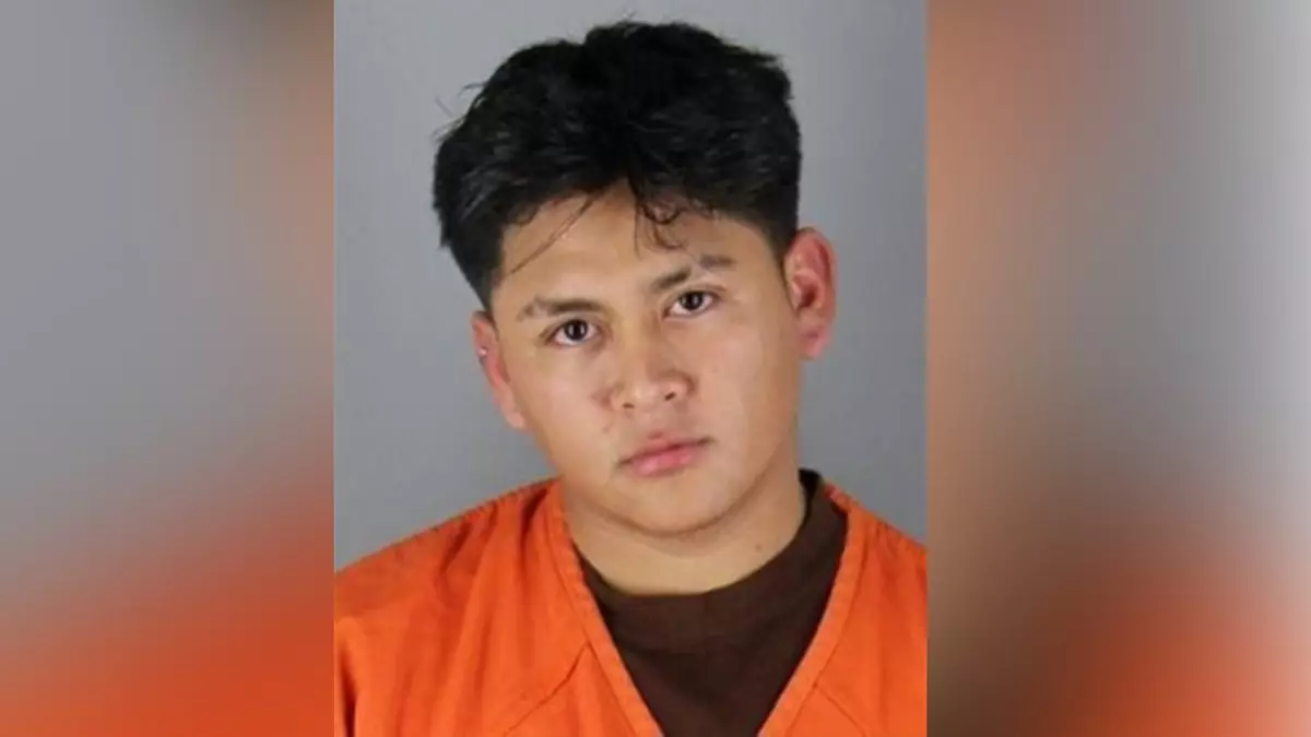 Администратор колледжа в Миннесоте обвиняется в препятствовании аресту иммиграционной полицией для защиты студента-сексуального преступника.