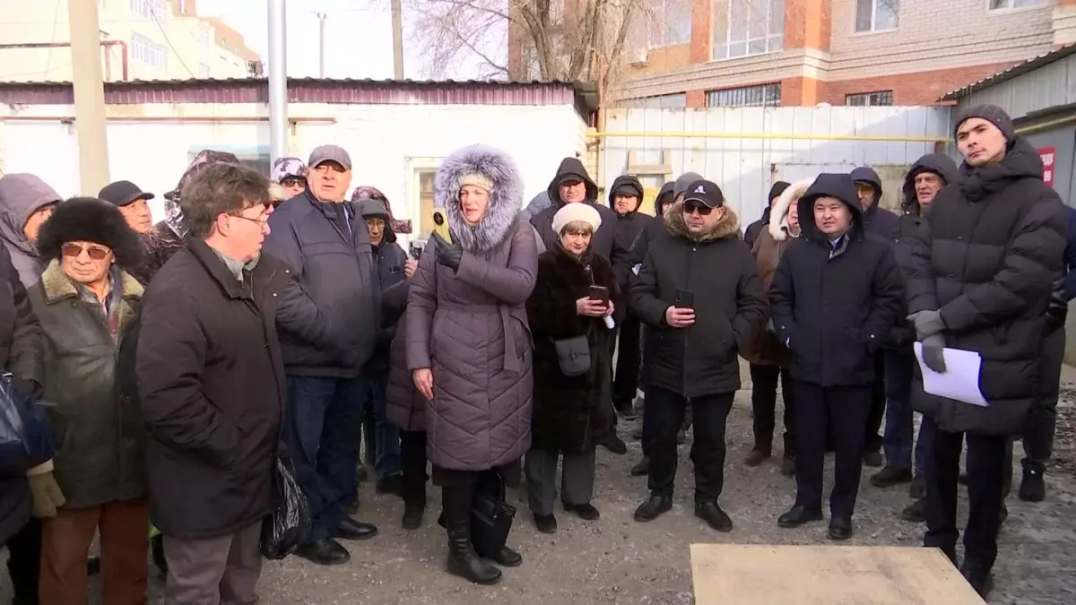 Ақтөбеде 100-ден аса көлікжай сүріледі: жергілікті жұрт жеке мүлкін қорғап отыр