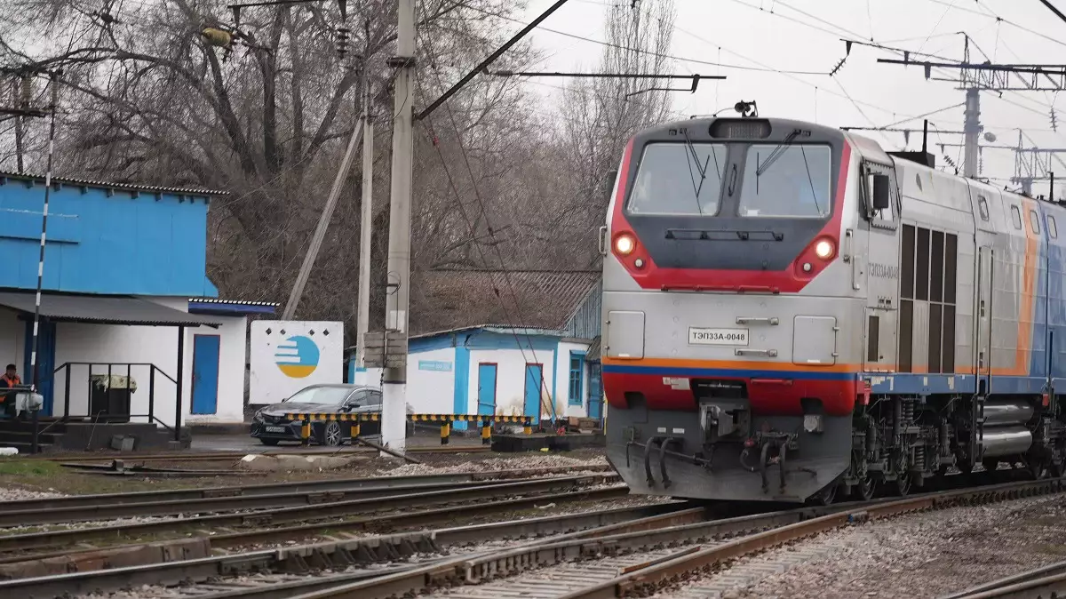 Трагедия в Карагандинской области: поезд насмерть сбил четырех рабочих
