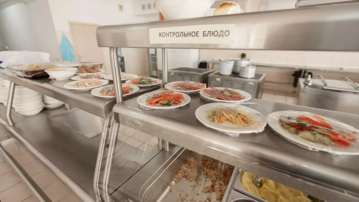 "Четыре миллиона детей в зоне риска": депутат подняла вопрос бесплатного питания в школах