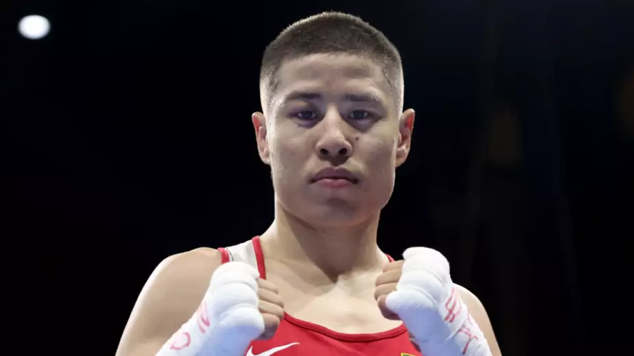 Оразбек Асылкулов вышел в полуфинал ЧМ-2025 по боксу 