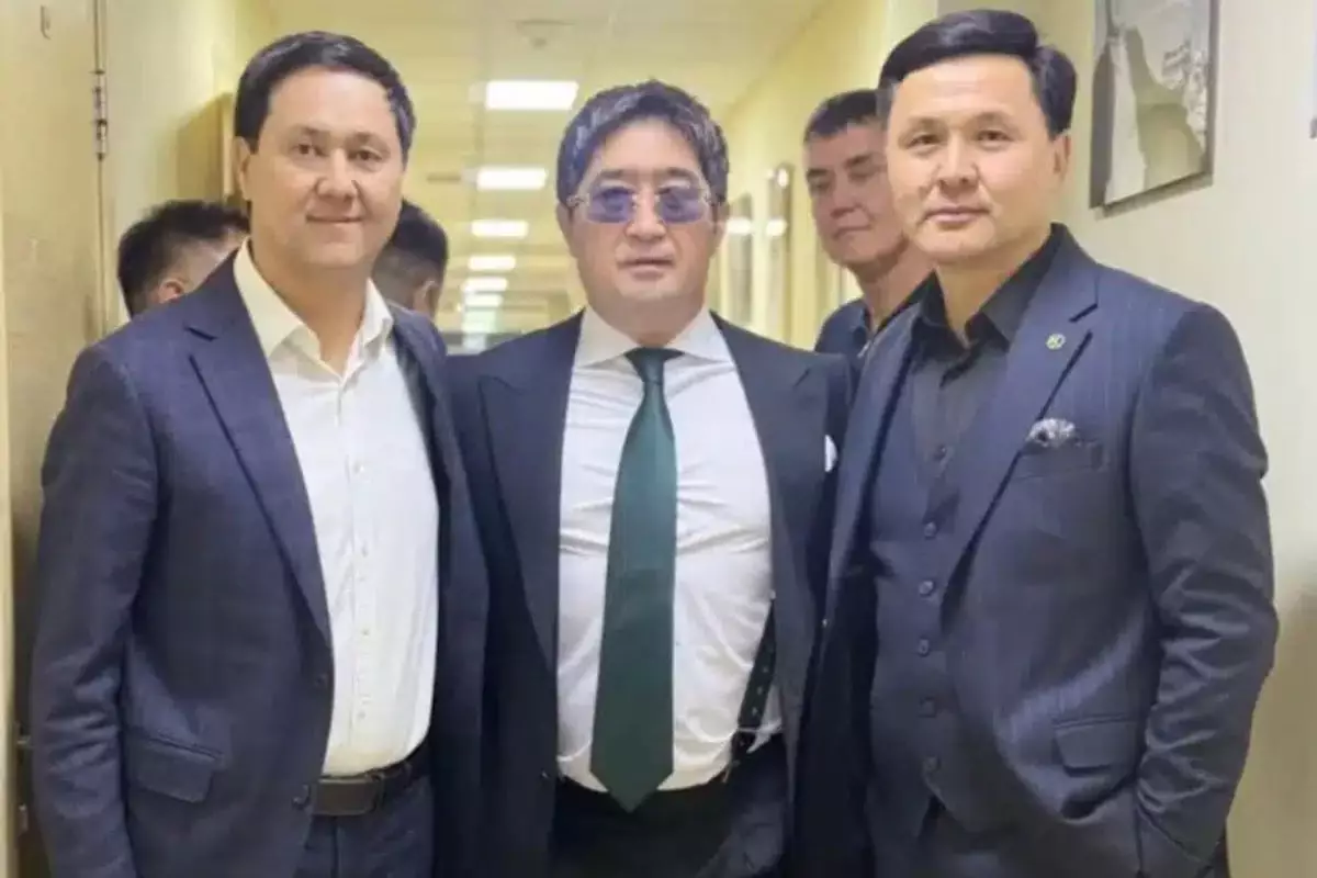 Үстінен қылмыстық іс қозғалған Мұқасан Шахзадаев концертте көзге түсті