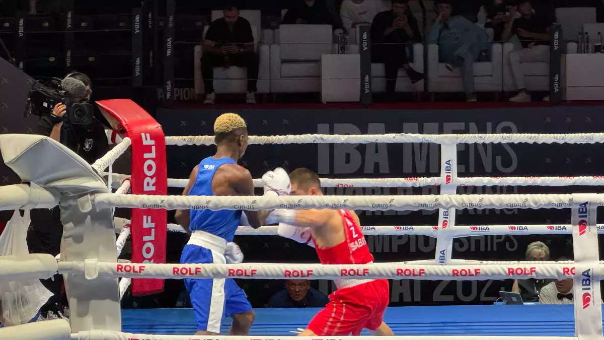 Әлем чемпионаты: Даниял Сәбит қарсыласына есе жіберді