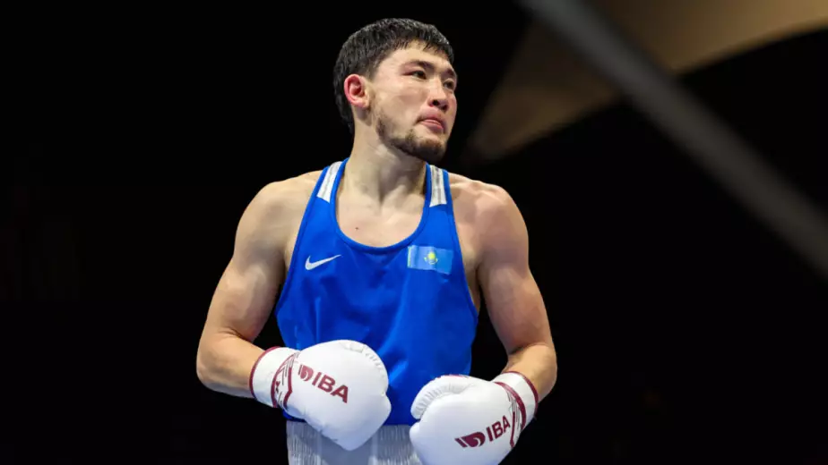 Ертуган Зейнуллинов победил и стал пятым казахстанцем в полуфиналах ЧМ-2025 по боксу 