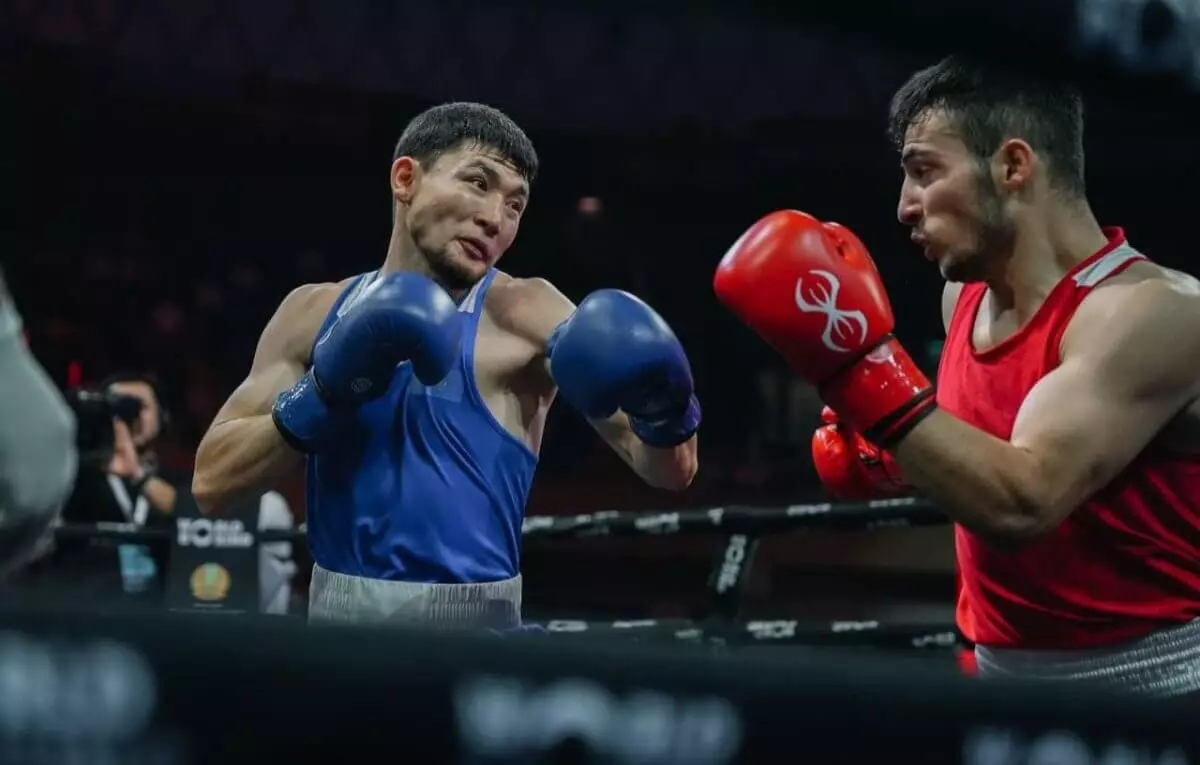 Курьер болып жұмыс істеген қазақ боксшысы ӘЧ жүлдегері атанды (ВИДЕО)