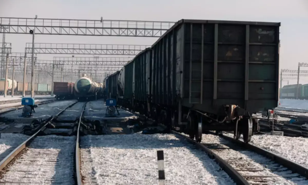 Грузовой поезд раздавил бригаду рабочих в Казахстане: четверо погибших - новости на Lada.kz 10.12.2025