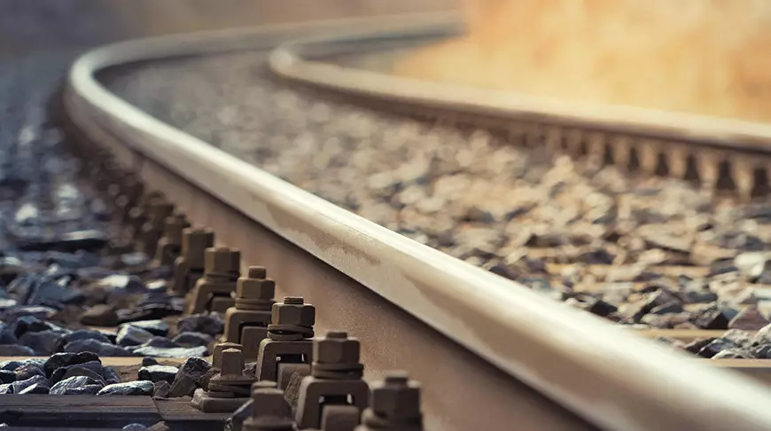 В Казахстане при экстренном торможении грузового поезда погибли четыре человека.