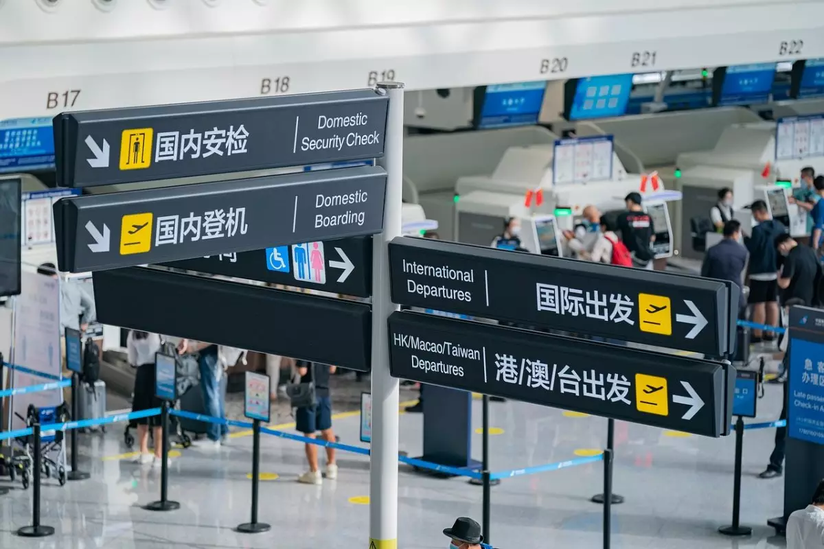 Женщина прятала килограмм гусениц в своих штанах