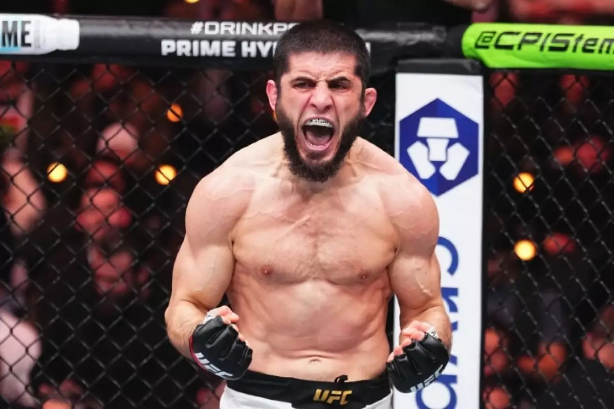 Махачев заявил о желании подраться с экс-чемпионом UFC