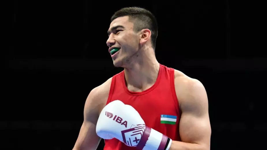 Молодой узбекский боксер победил живую легенду и взял медаль ЧМ-2025