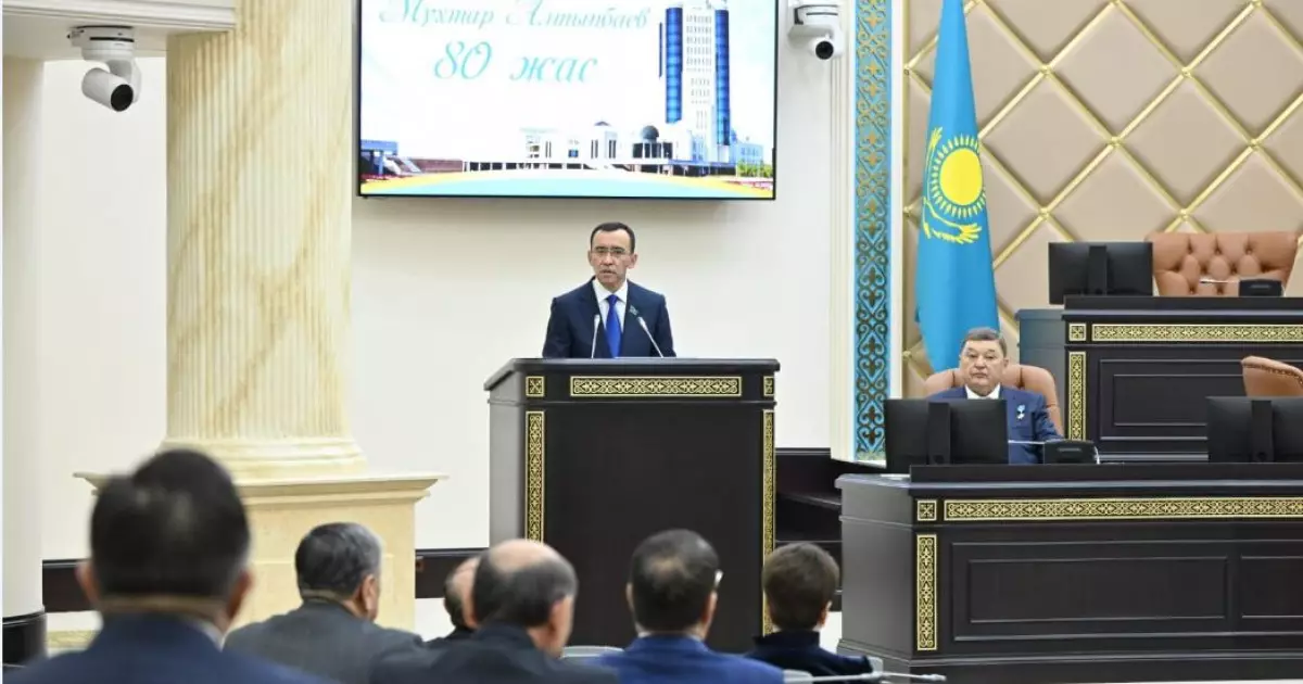   Халық Қаһарманын құттықтады   