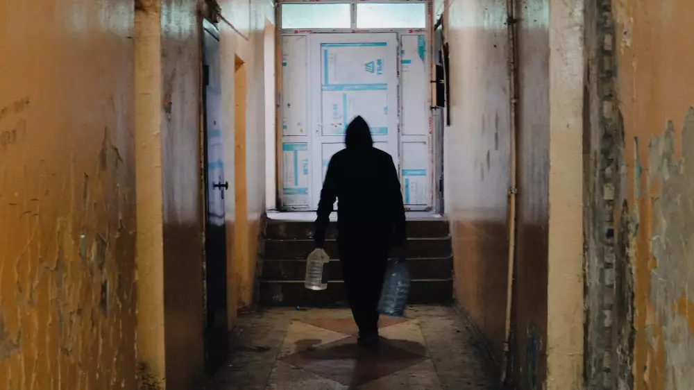 “Открываем дверь в резиновых перчатках“: дом как из фильма ужасов на левом берегу Астаны