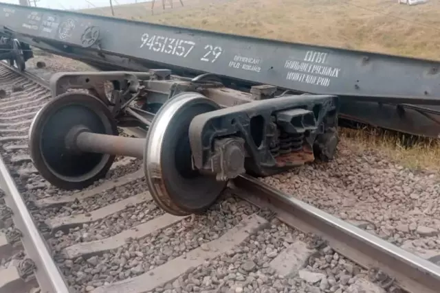 Қарағанды облысында пойыз 4 жұмысшыны қағып өлтірді