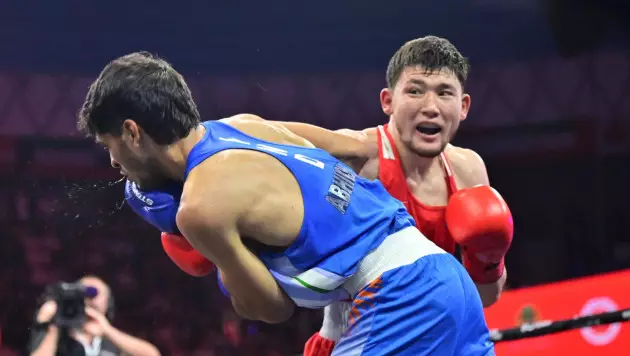 Қазақстандық боксшы ӘЧ-де кәсіпқой нокатушыны талқандап тастады