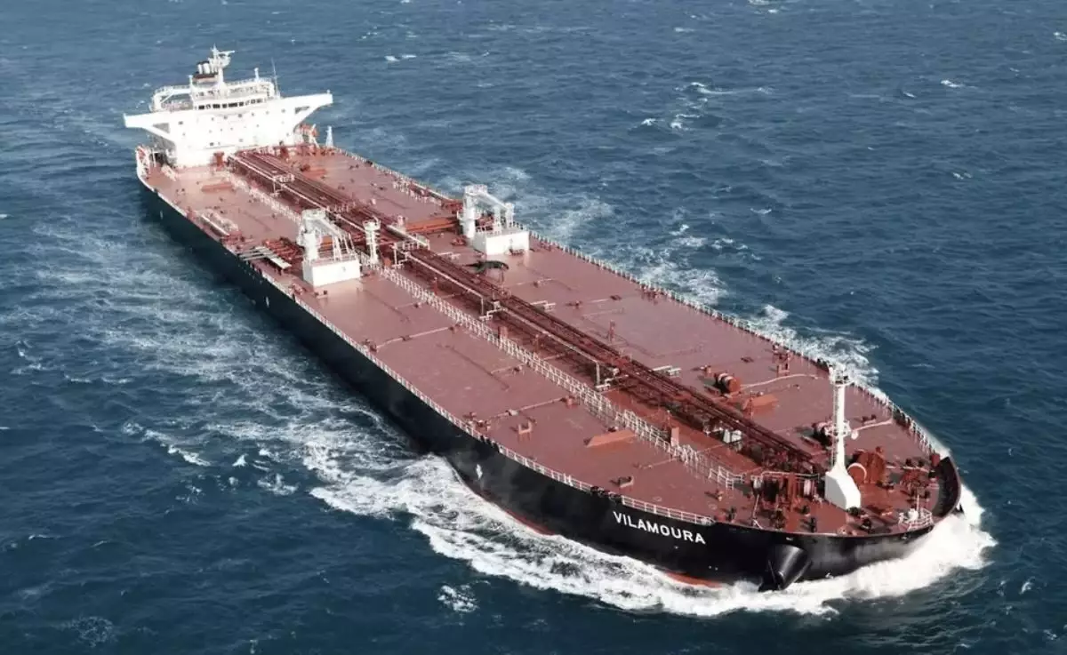 80 адам қайтыс болды: 16 мың сарбазбен теңізде шабуыл жасауға дайын тұрған АҚШ әскері Венесуэланың мұнай танкерін басып алды