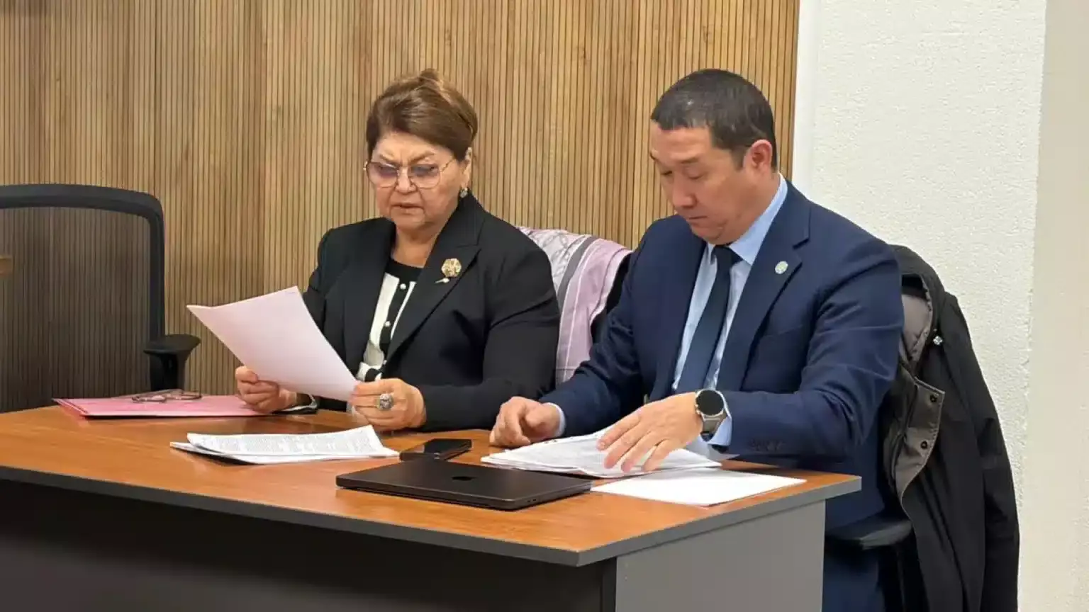 Бишімбаевтың анасы 1 млн долларды 2017 жылы шешіп алған: Сотта жаңа дерек пайда болды