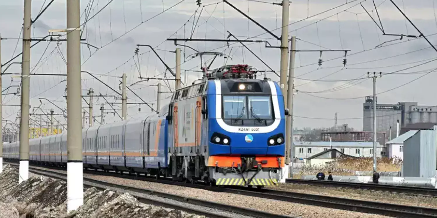 Қарағандыда пойыз төрт жұмысшыны басып кетті