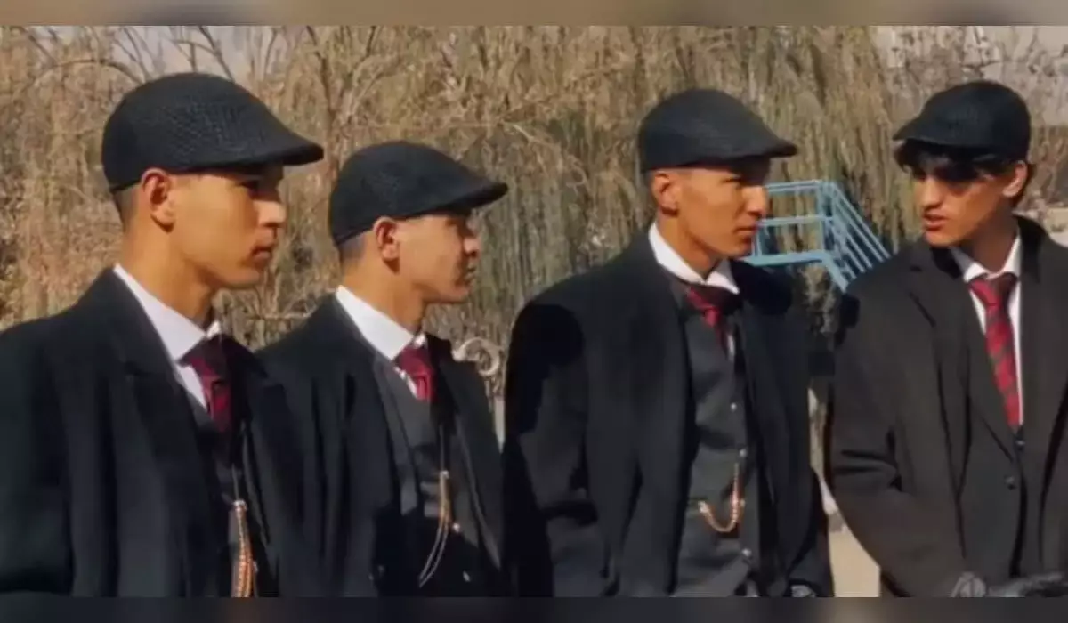Ауғанстанда британдық Peaky Blinders сериалының кейіпкерлері стилінде киінген төрт адам ұсталды