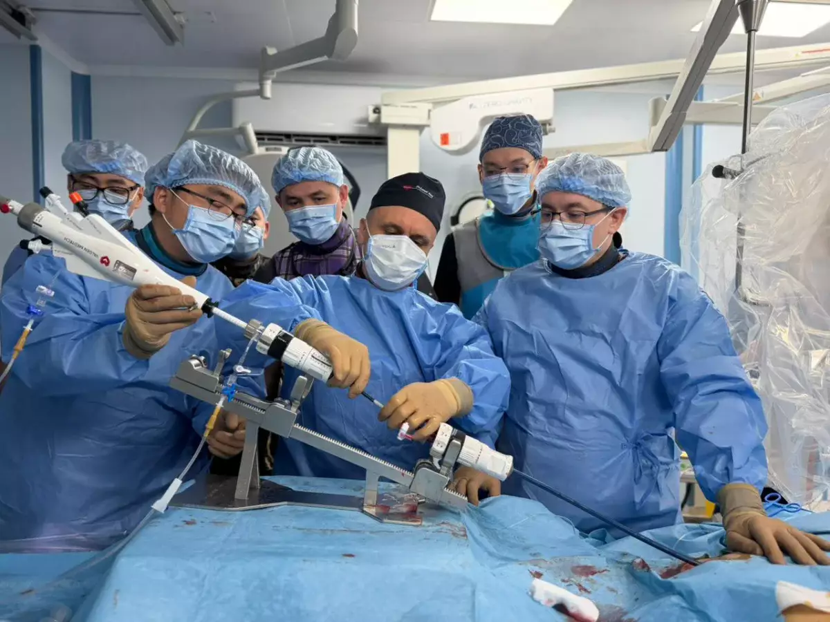 В НИИКВБ восстановили функции митрального клапана пациенту высокого хирургического риска