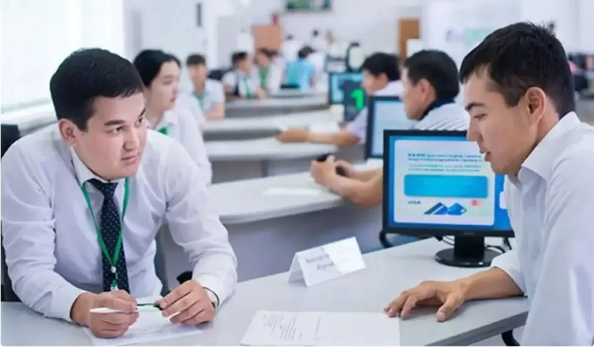 Кому предлагают самую высокую зарплату в Казахстане