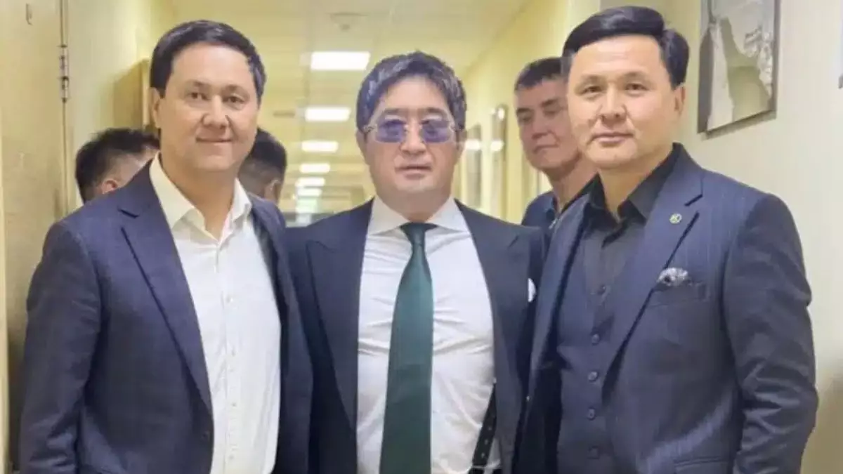 Үстінен қылмыстық іс қозғалған Мұқасан Шахзадаев концертте бой көрсетті (ВИДЕО) 