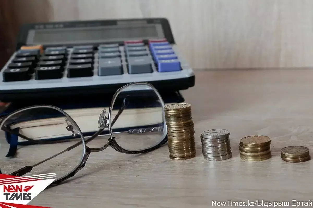 Казахстанцы теряют миллиарды тенге из своих пенсионных: что показал аудит