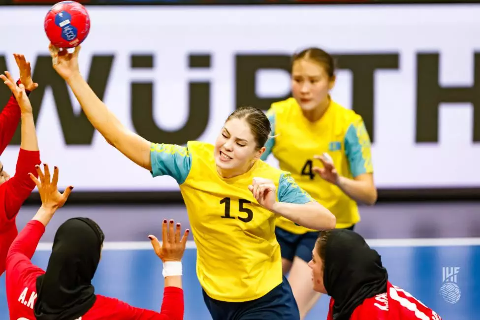 Қазақ қыздары әлем чемпионаты жұбаныш кезеңінде жеңіске жетті