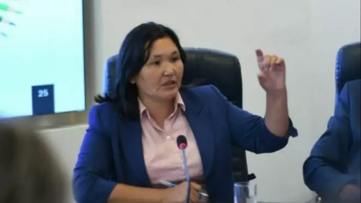 "Білім басқармасындағылар қазақ тілі пәнін менсінбей ме, әлде мазақ етіп отыр ма?"дейді Айман Сағидулла 