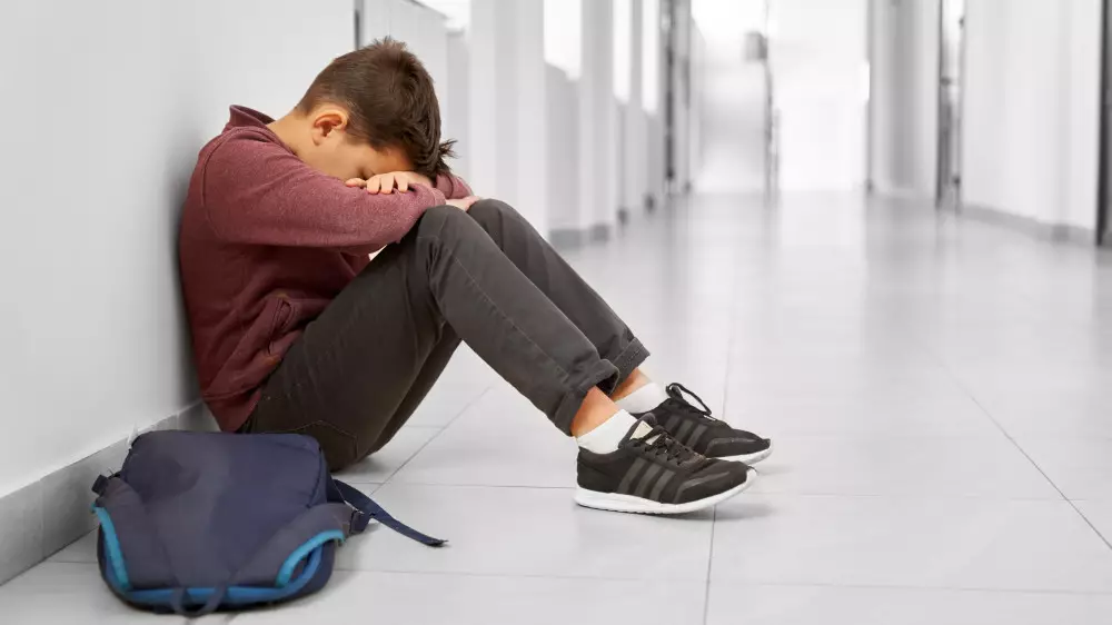 “Металға жабысып қалған“. Павлодарда “тілімді кеспек болды“ деген баланың оқиғасы жалған болып шықты