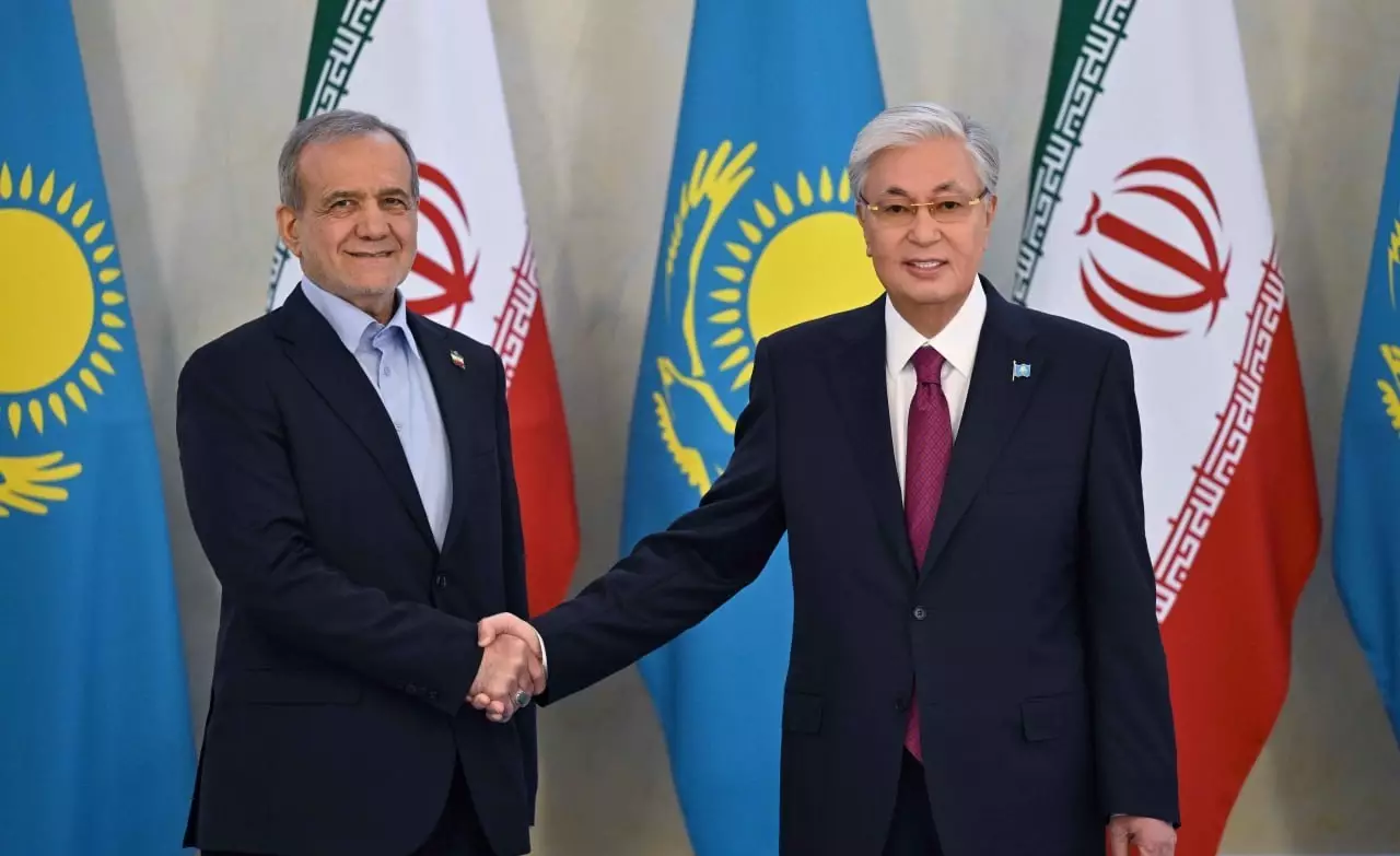 Токаев и Пезешкиан провели встречу в узком составе